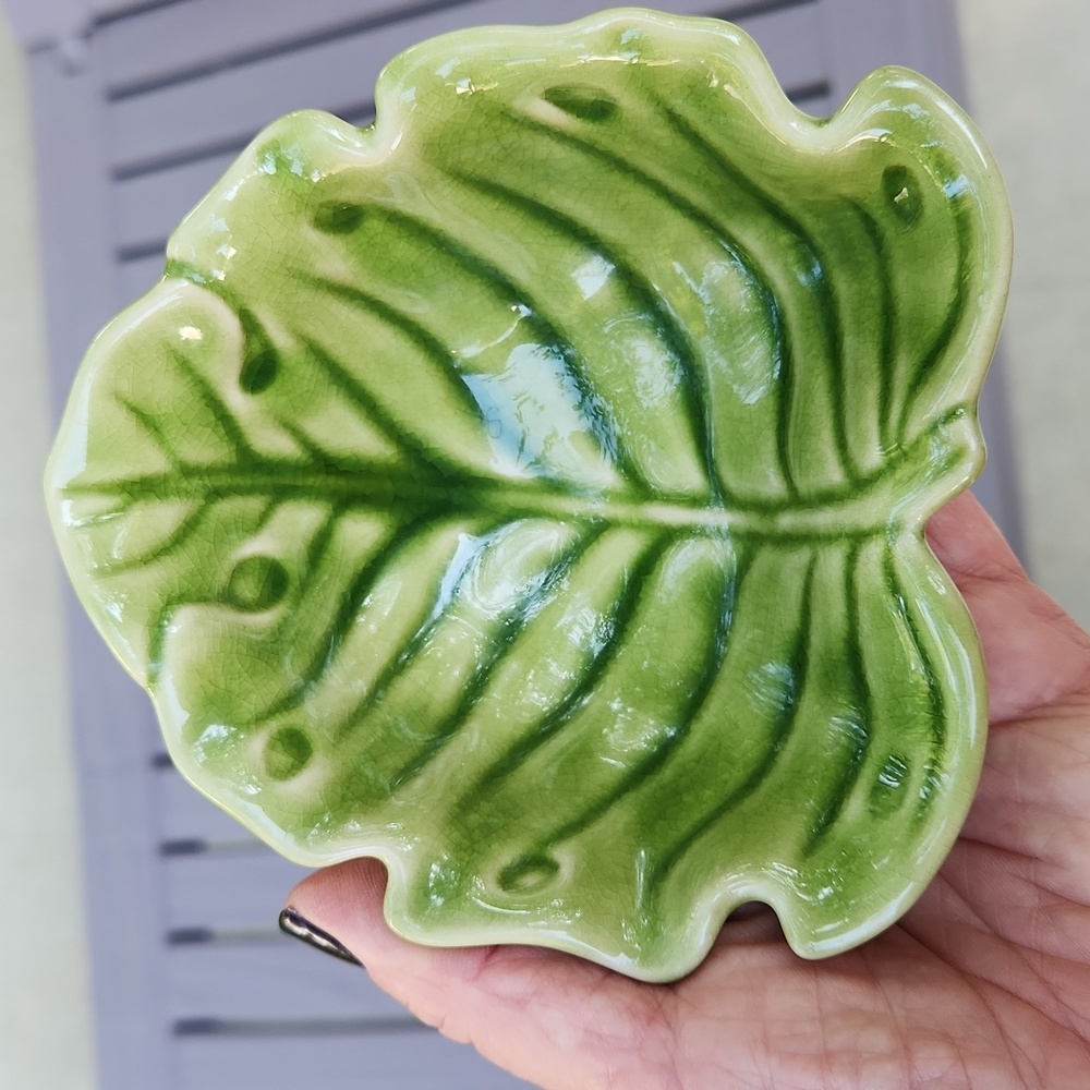 Monterey Collection Leaf-Shaped Ceramic Bowls Green Small Set Of 2 - Picture 5 of 13